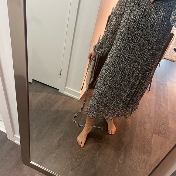 Beautiful print flowy midi dress - Picture 2 of 3